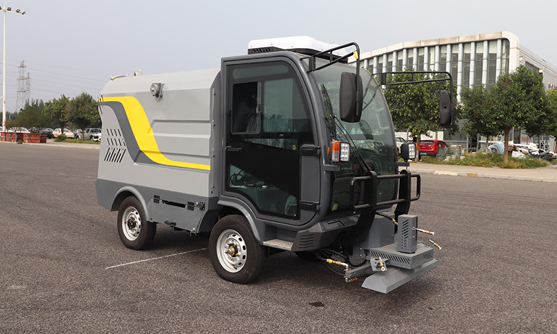 四轮多功能高压清洗车：城市环境建设的绿色卫士