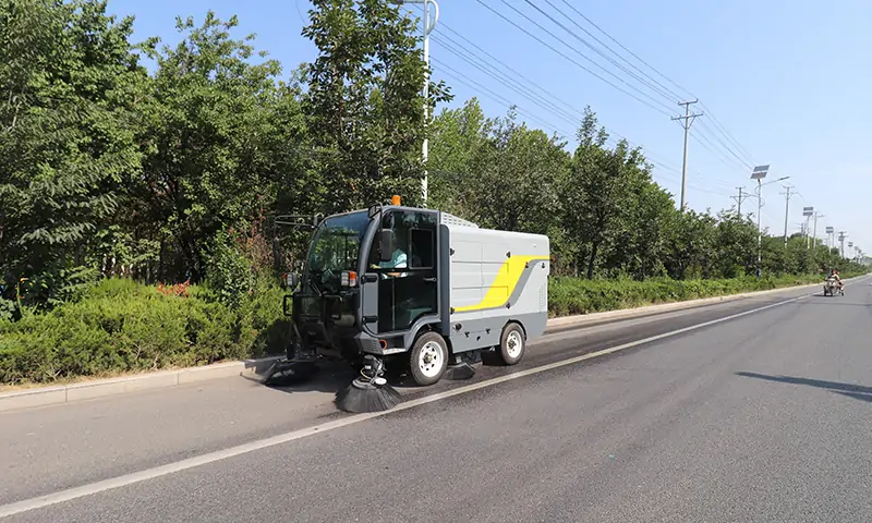 纯电动扫地车：高效环保，助力清洁新升级